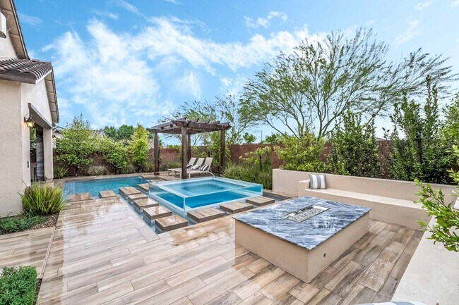 Building Photo - LUXURIOUS FUNISHED HOME IN INSPIRADA!
