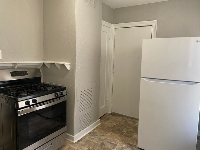 Building Photo - POINSETTIA DUPLEX