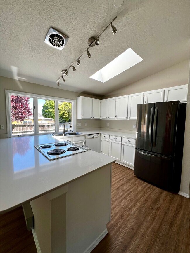Building Photo - Non-Refundable & Security Deposit Total: $...