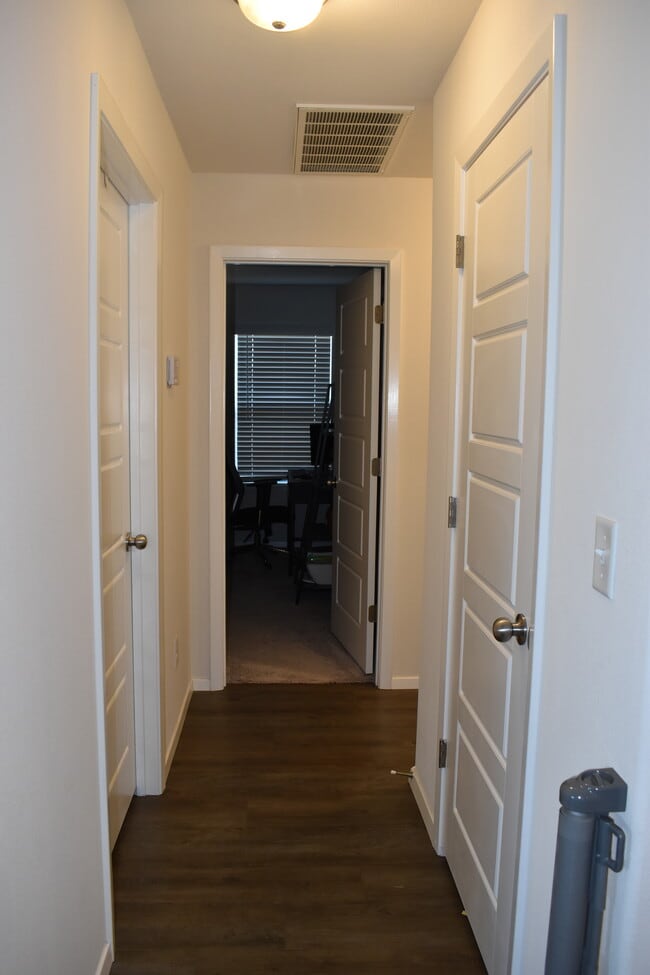 Building Photo - 515 Ashwood St