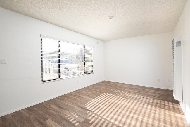 Building Photo - *OPEN HOUSE: 5/31 10-11AM* Spacious 1BR in...