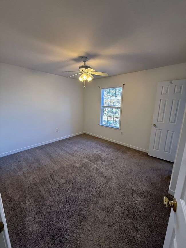 Building Photo - 3-bedroom 3.5 bath townhouse