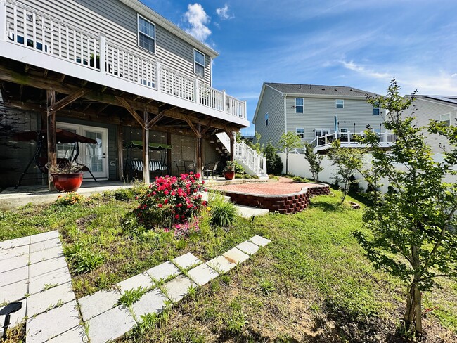 Huge deck in the backyard - 1023 Cook Dr SE