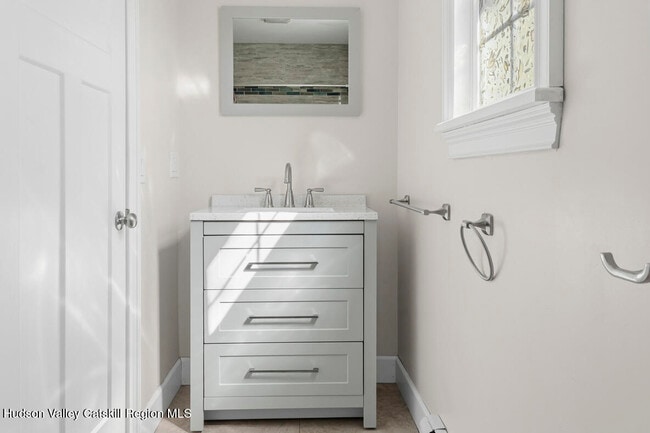 Building Photo - 51 Gifford Ave