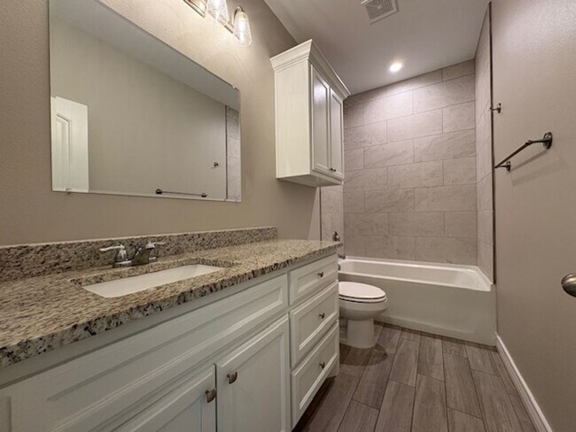 Building Photo - DCR602