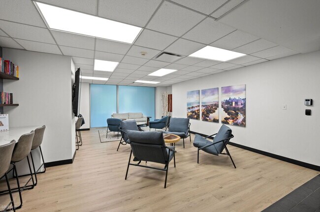 Building Photo - 2020 N Lincoln Park W