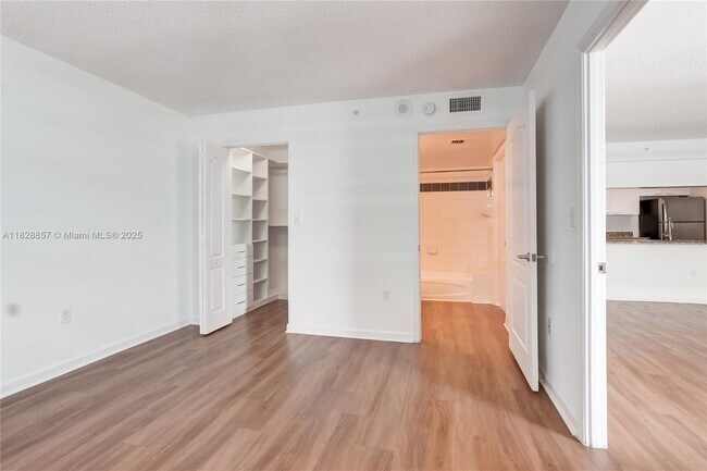Building Photo - 1756 N Bayshore Dr