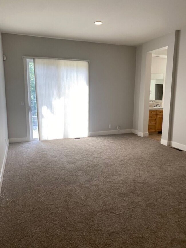 Building Photo - Sweet, perfect 10 located in Caughlin Ranc...