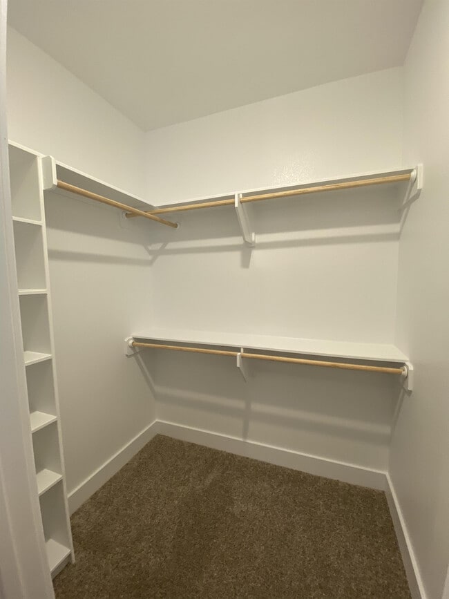 Building Photo - 400 Highlands St