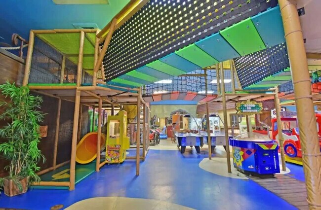 Building Photo - 1042 Calabria Ave