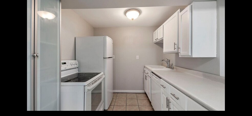 Building Photo - 1532 S 200 E