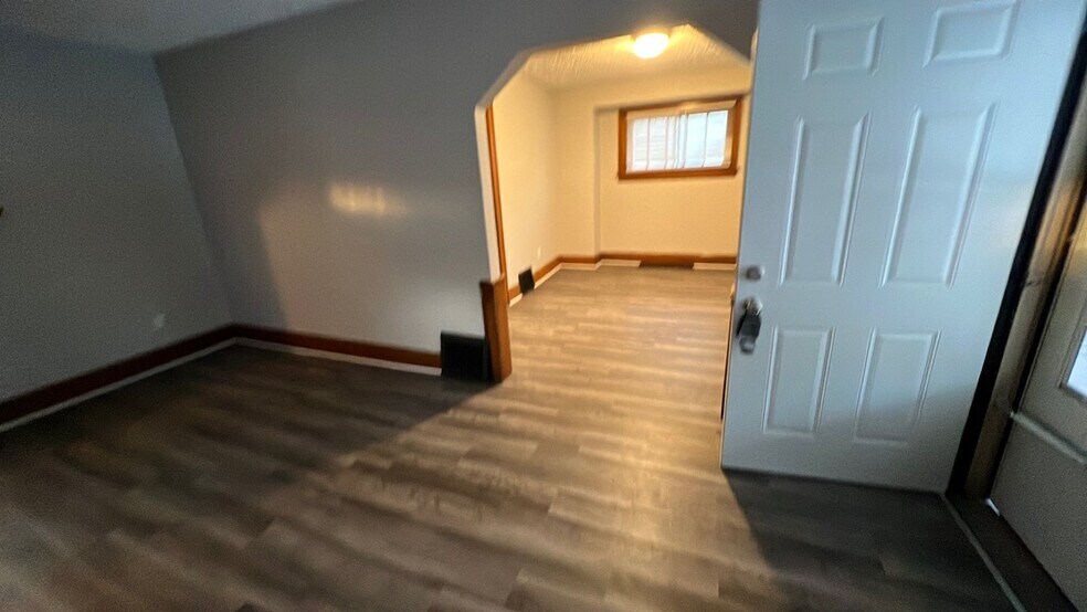 Building Photo - 592 Sanford Ave