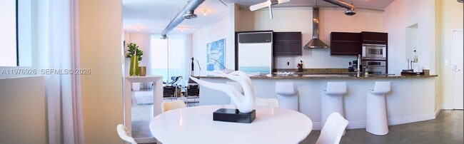 Building Photo - 700 NE 25th St