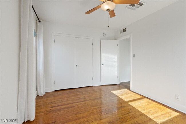 Building Photo - 1609 Chapman Dr