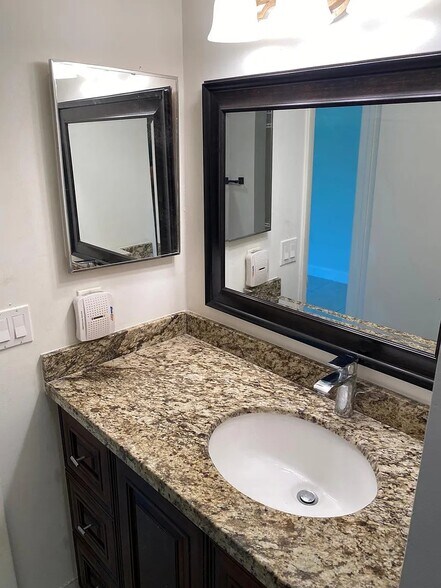 Building Photo - 21900 Lake Forest Cir
