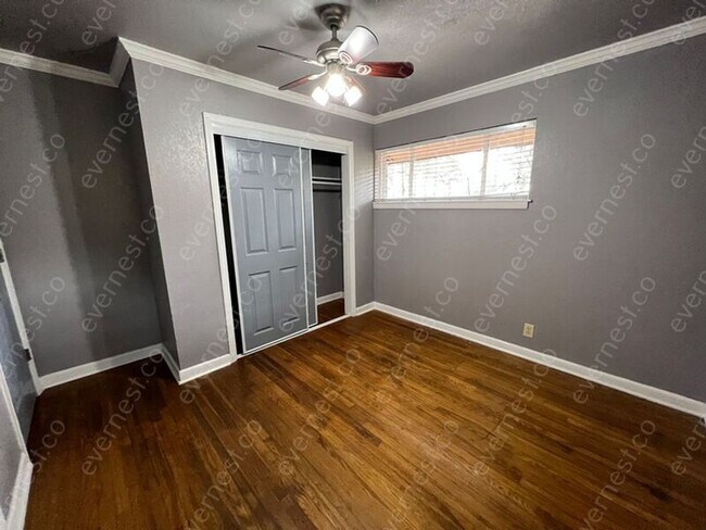 Building Photo - 2 Woodcliff Cir