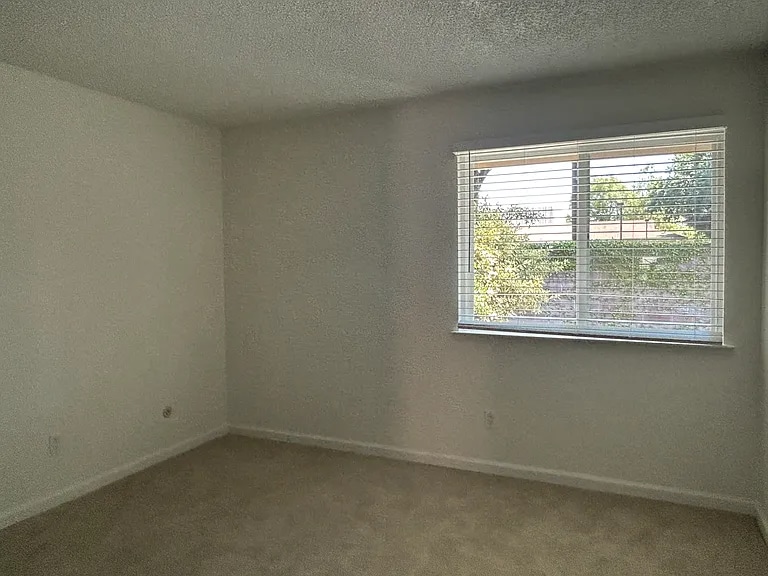 Building Photo - 211 Stony Point Rd