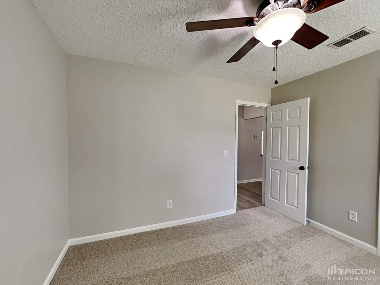 Building Photo - 13131 Leatherleaf Dr S