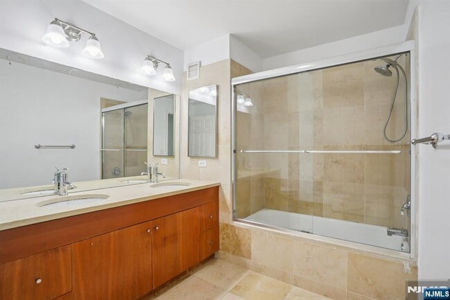 Building Photo - 3110 City