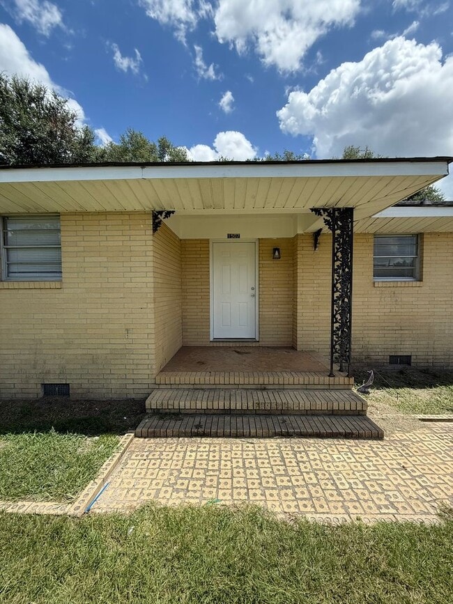 Building Photo - 1507A Oneal Dr.