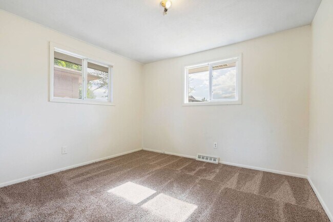 Building Photo - 3405 Butternut Dr
