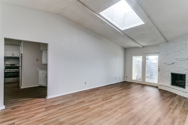 Building Photo - 1808 Ridgewood Dr