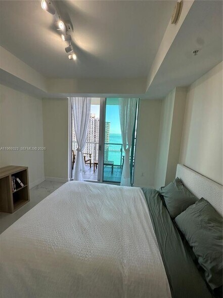 Building Photo - 300 S Biscayne Blvd