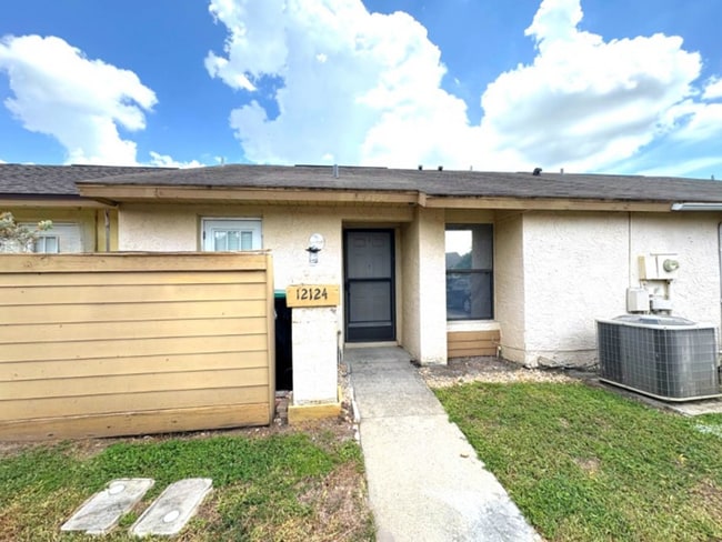 Building Photo - Charming 2-Bed, 2-Bath Home with Vaulted Ceilings & Pool View!