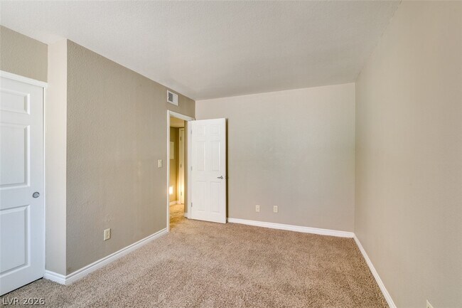 Building Photo - 4450 Sandy River Dr