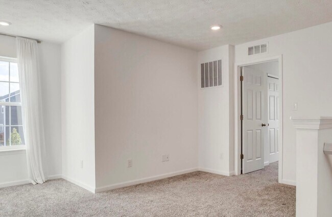 Building Photo - 4BR/2/5 Bath Home for Rent - Overlook at Eastwood - Two Car Garage!