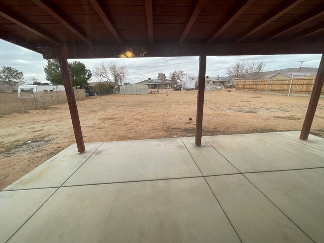 Building Photo - Apple Valley Home- 3 Bedrooms, 2 Bathrooms...