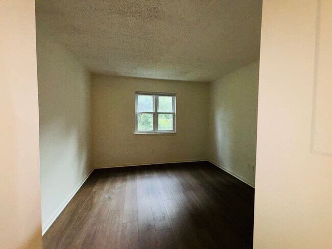 Building Photo - 1316 Henry Ln