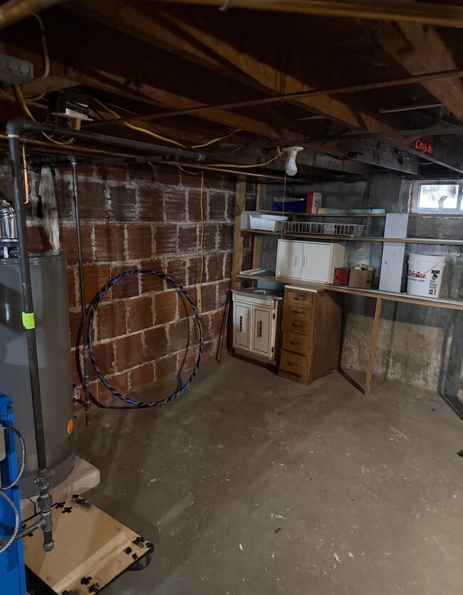 Building Photo - 52 Everett St