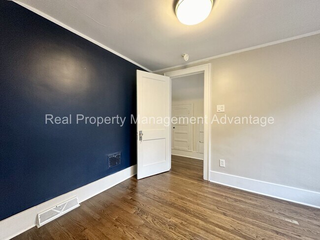 Building Photo - 310 W Hazelhurst St