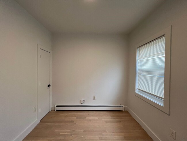 Building Photo - 42 Thorne St