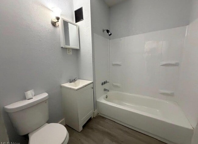 Building Photo - 3641 E 147th St