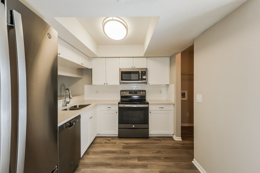 Building Photo - 831 Sunridge Point Dr