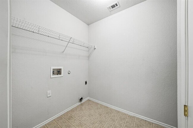 Building Photo - 1910 Steeds Crossing