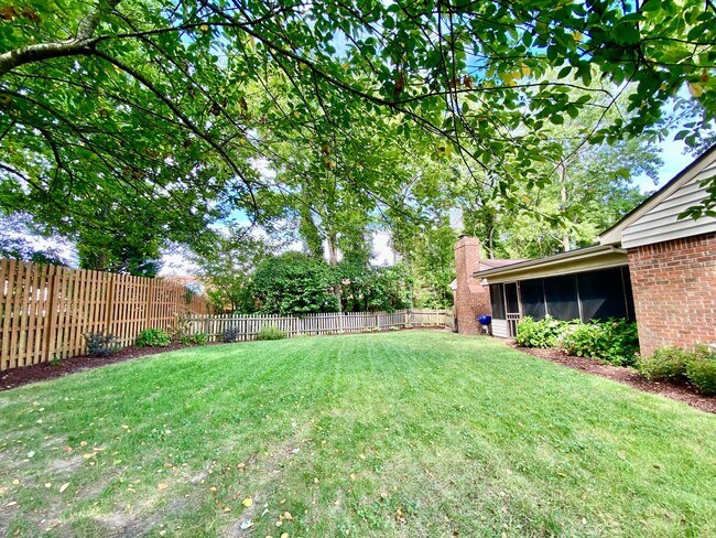 Building Photo - Charming Ranch-Style Home With Garage Avai...