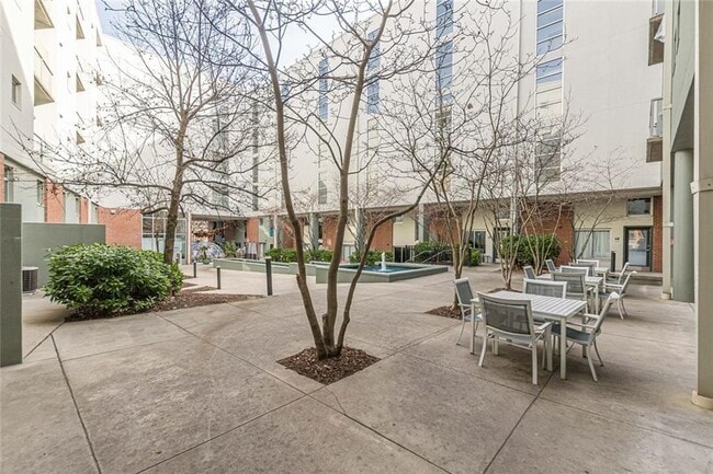 Building Photo - 620 Glen Iris Dr NE