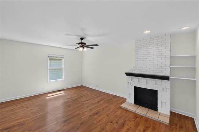 Building Photo - 1801 Evans Dr SW
