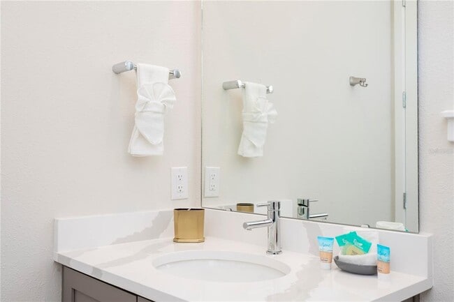 Building Photo - 772 Driving Range Ct