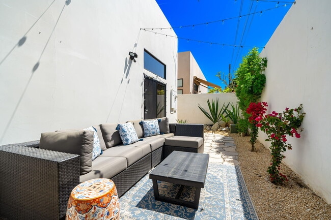 Building Photo - 53385 Avenida Mendoza