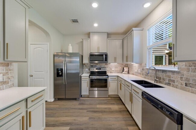Building Photo - 9012 Golden Leaf Dr