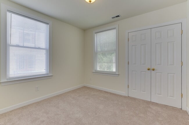 Building Photo - 955 Poquoson Ave