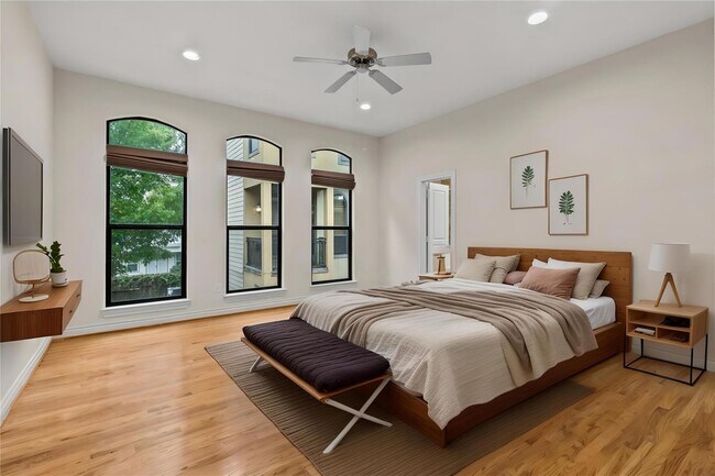 Building Photo - Experience Urban Living at Its Finest!