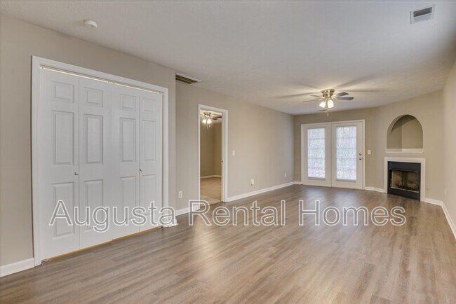 Building Photo - 108 Kelly Dr