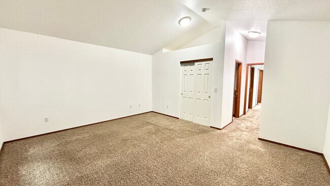 Building Photo - N0611