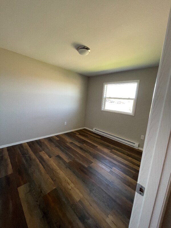 Building Photo - 2555 Valley Dr