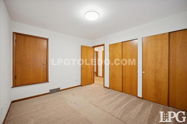 Building Photo - 3860 Sheffield Ct